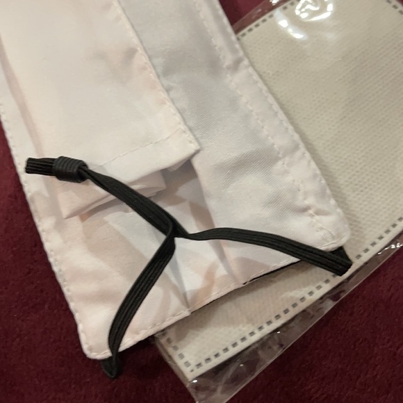 6/$20 New Batman logo face mask - Picture 4 of 4